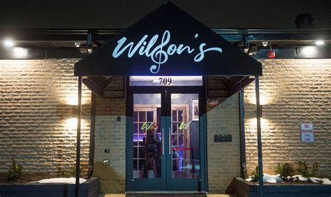 Wilsons restaurant - The Wilson’s stands for steak and prime rib as well as vegetarian and vegan cuisine. Our choice of food is anything but ordinary, versatile inspired and above all: damn good! Our relaxed restaurant offers enough space for you and your friends – in the summer also at the BBQ on our terrace.